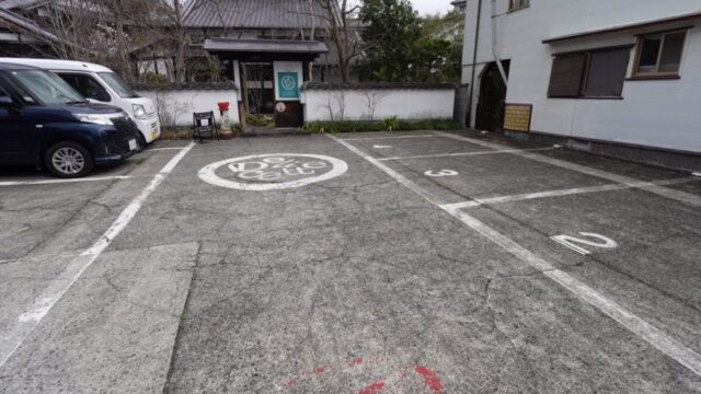 カフェデリカッテの駐車場