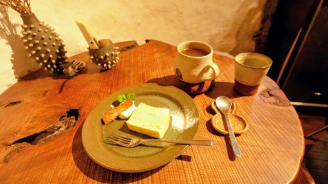 陶CAFEしきろ庵スパイスティーとチーズケーキ